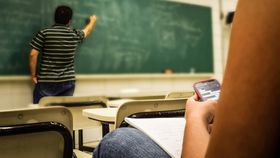 Adolescentul care și-a băgat profesoara în spital, exmatriculat în al 12-lea ceas